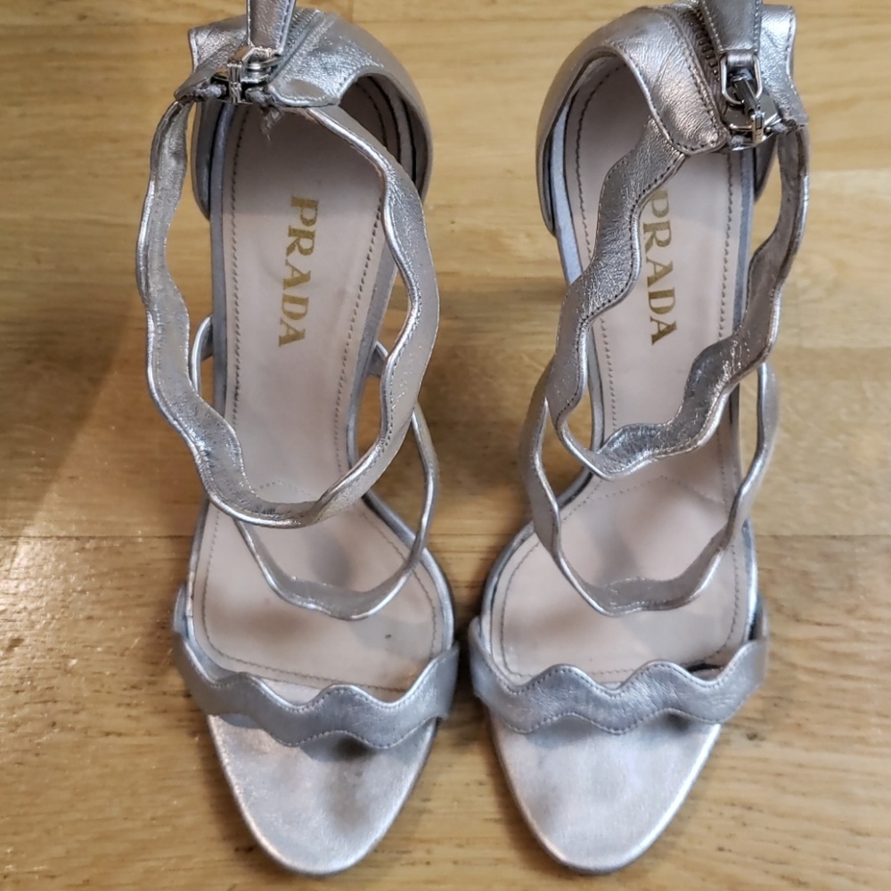 SIZE 40 SILVER PRADA STRAPPY SANDALS